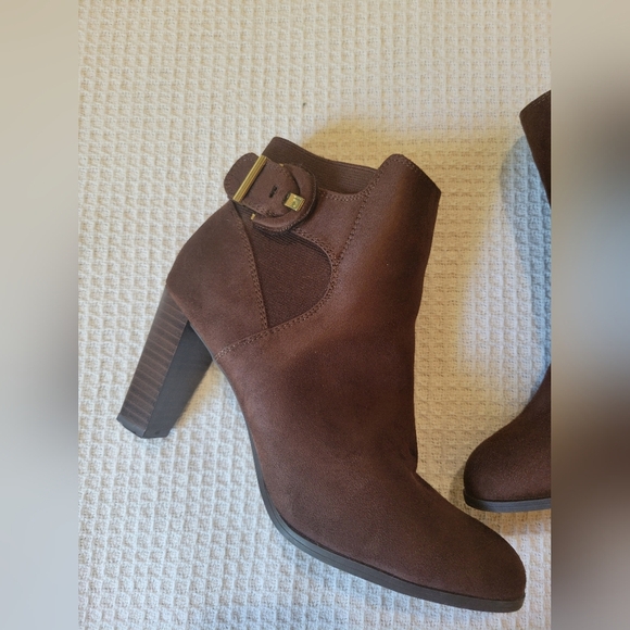 Liz Claiborne Chocolate Brown Ankle Booties - Picture 2 of 10